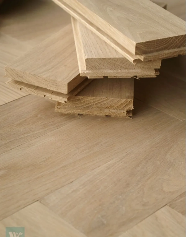 prime oak parquet flooring with minimal knots and a clean grain appearance