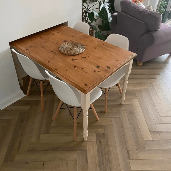 Brown laminate herringbone parquet flooring