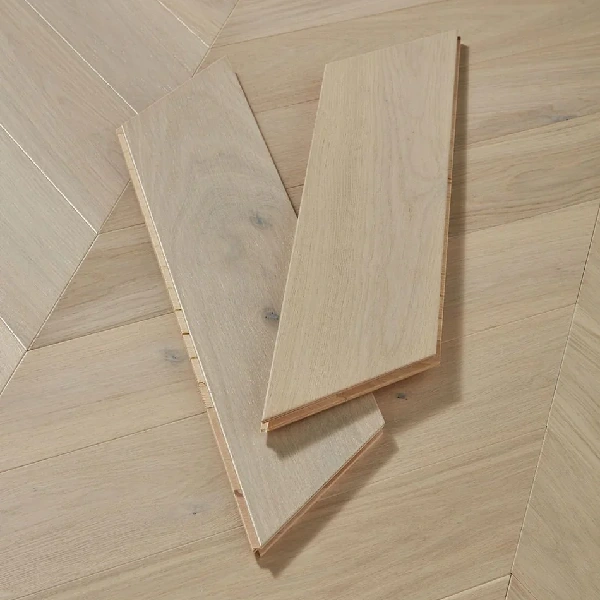 Light oak chevron engineered parquet flooring planks (1)
