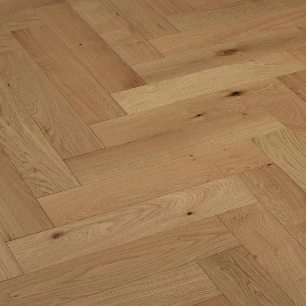 Light oak herringbone wood flooring pattern