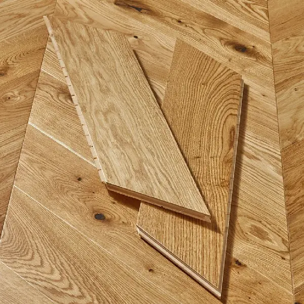 Medium oak chevron engineered parquet flooring planks